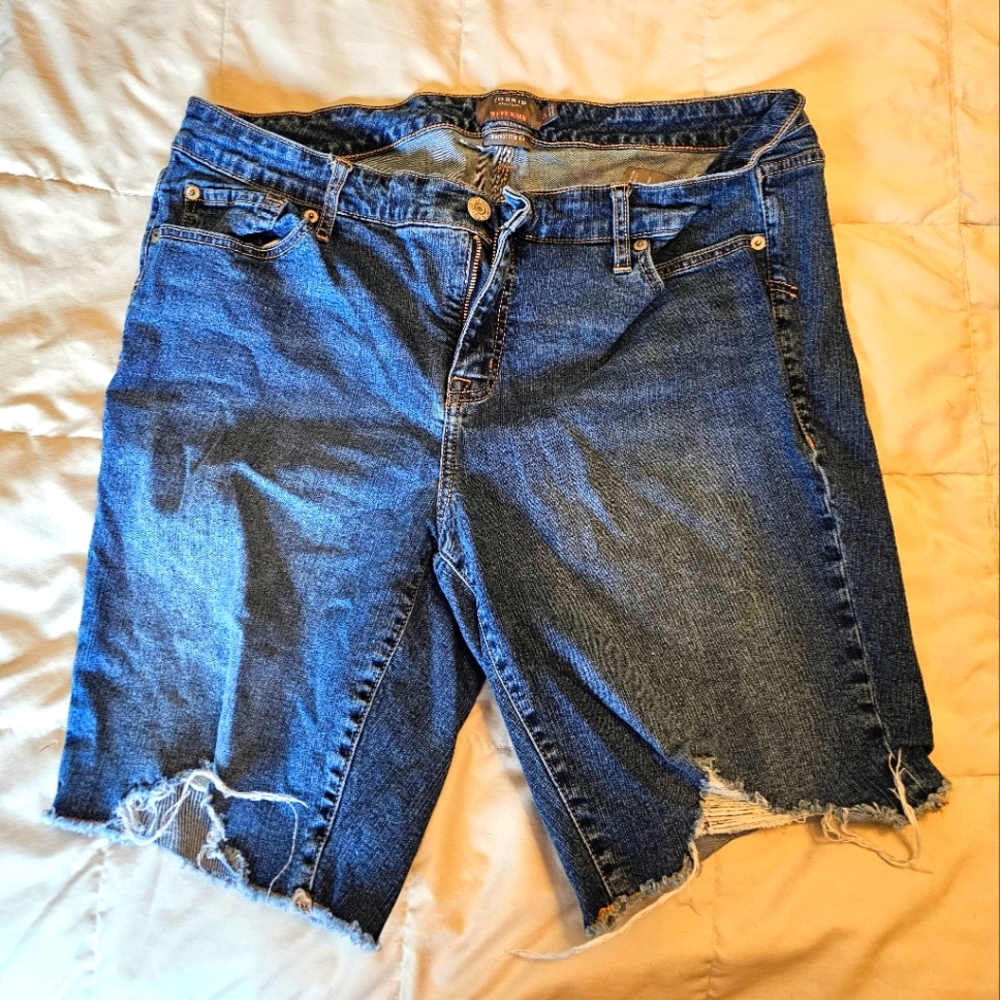 TORRID Midrise Vintage Stretch Bermuda